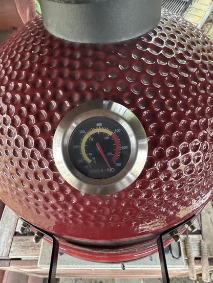 Kamadon lämpötilamittari jossa ei olla asteikolla enää.