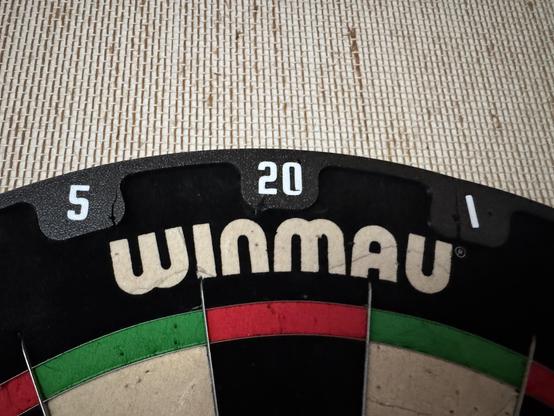 Darts taulu jossa 3D tulostetut numerot.