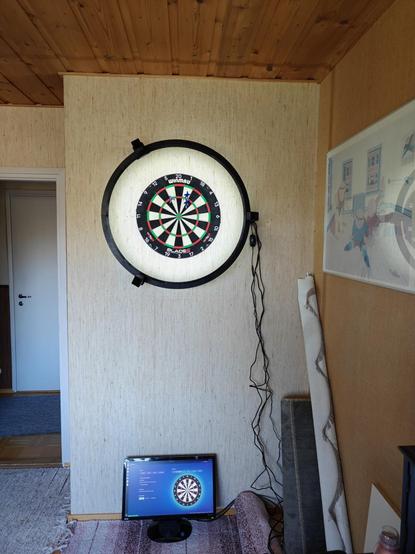 Darts taulu jossa led valo