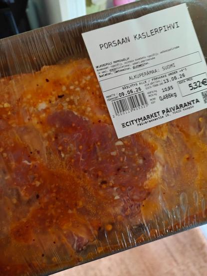 Kasslerpihvi kaupan paketissa marinadissa.